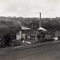 Фабрика в града (1900)