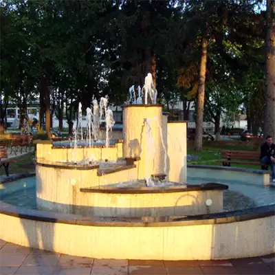 Фонтанът в центъра