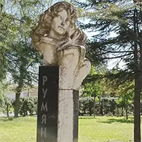 Паметникът на певицата Румяна