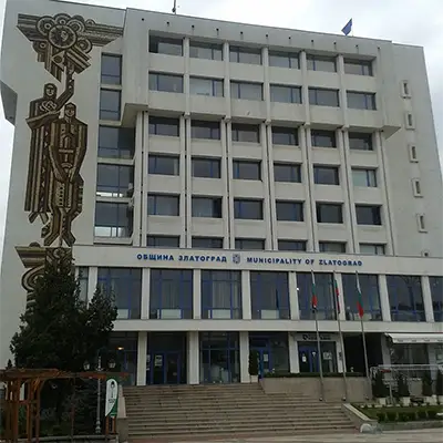 Сградата на община Златоград