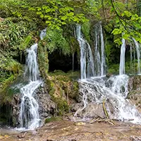 Водопадът Докузак
