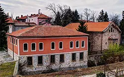 Дановото училище и църквата Св. Архангел Михаил