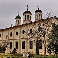 Катедрален храм „Успение Богородично“ – Лом