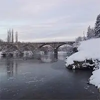 Мостът над река Вит при село Ъглен през зимата