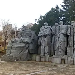 Паметник в центъра на Велики Преслав