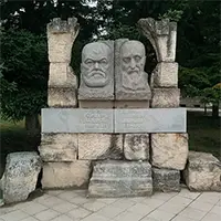 Паметник на Карел Шкорпил и Фьодор Успенски