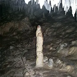 Сталагмит от пещерата Снежанка