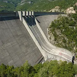 Язовирна стена Въча