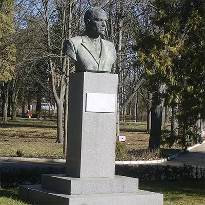 Паметник на Йордан Йовков