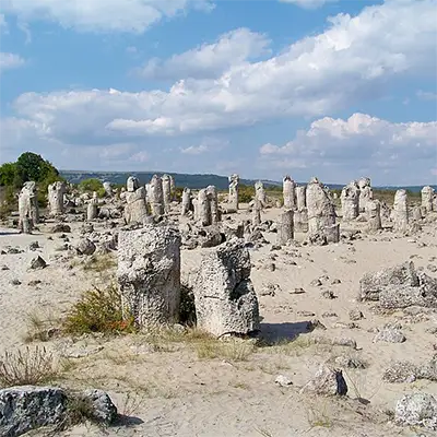 Побитите камъни