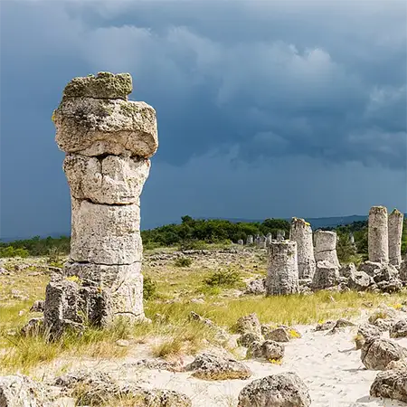 Побитите камъни