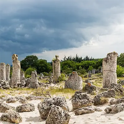 Побитите камъни