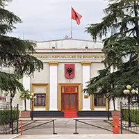 Сградата на парламента в Тирана