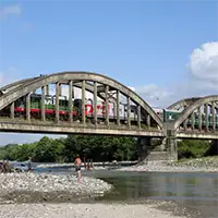 Железопътна линия, минаваща по крайбрежието на страната (Абхазия)