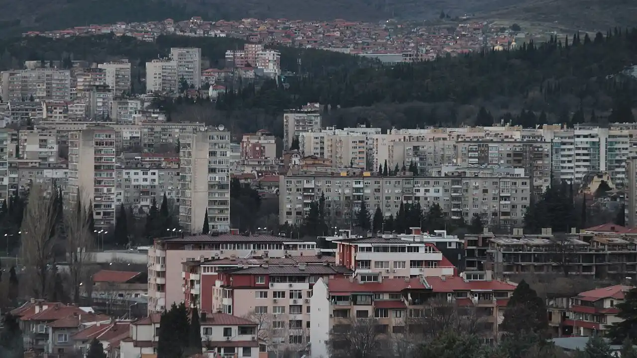 Град Стара Загора - панорамен изглед към големия град в Южна България, разположен в южните поли на Сърнена Средна гора и в северния край на Старозагорското поле