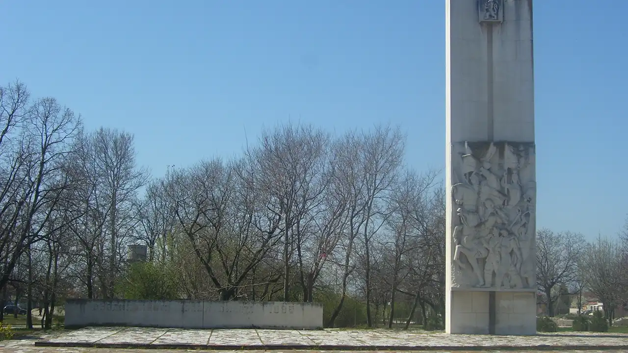 Паметникът на Съединението в град Съединение - монумент, посветен на историческото Съединение на Княжество България и Източна Румелия през 1885 година